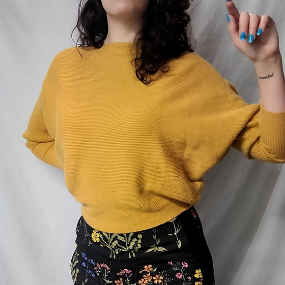 Yellow wide sleeve sweater - Picture 5 of 6